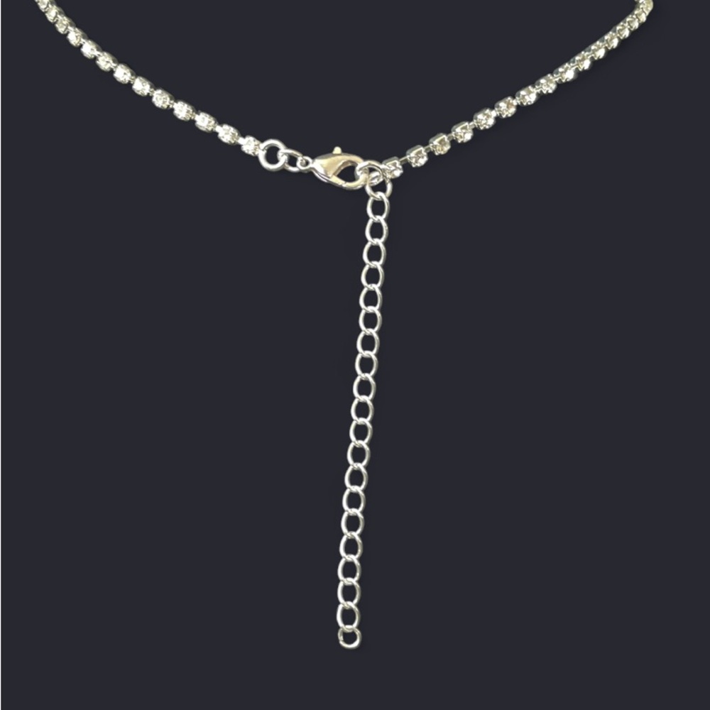 Elegant Silver Bow with Rhinestone Necklace - Picture 3 of 4